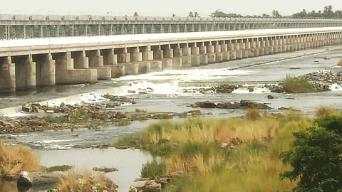 மாயனூர் கதவணையில் இருந்து தண்ணீர் திறப்பு: விவசாயிகள் மகிழ்ச்சி