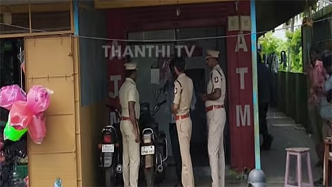 திருவள்ளூர்: ஏ.டி.எம். இயந்திரத்தை தூக்கிச் சென்ற கொள்ளையர்கள் - மோப்பநாய் உதவியுடன் போலீஸ் தீவிர விசாரணை