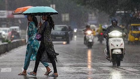 தமிழகத்தில் 2 மாவட்டங்களில் இன்று கனமழைக்கு வாய்ப்பு - வானிலை ஆய்வு மையம்
