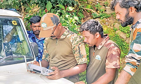 கூடலூர்: வனத்துறையினர் கட்டுப்பாட்டில் இருந்து தப்பிய புலி - டிரோன் மூலம் தேடும் பணி தீவிரம்