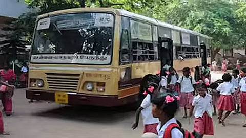 மாணவர்களுக்கு இலவச பஸ் பாஸ்... இந்த மாத இறுதிக்குள் வழங்கப்படும்