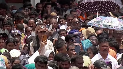 நாளை பெரிய தேர் பவனி - வேளாங்கண்ணி பேராலயத்தில் குவியும் பக்தர்கள்