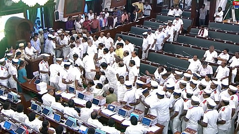 2-வது நாளாக அமளி: சட்டசபையில் இருந்து திமுகவினர் குண்டுக்கட்டாக வெளியேற்றம்
