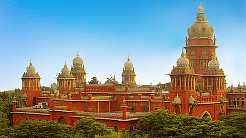 தனியார் பள்ளிகளுக்கு நிரந்தர அங்கீகாரம் பெற்று தருவதாக ரூ.100 கோடி மோசடி; இதுவரை 177 புகார்கள் - ஐகோர்ட்டில் அதிர்ச்சி தகவல்