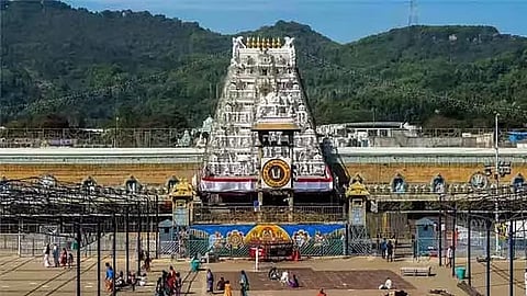 திருப்பதி கோவிலுக்கு வரும் அனைத்து பக்தர்களுக்கும் காப்பீடு எடுக்க தேவஸ்தான நிர்வாகம் முடிவு