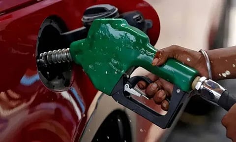 100 டாலரை கடந்த கச்சா எண்ணெய்: பெட்ரோல், டீசல் விலை மீண்டும் உயரும் அபாயம்