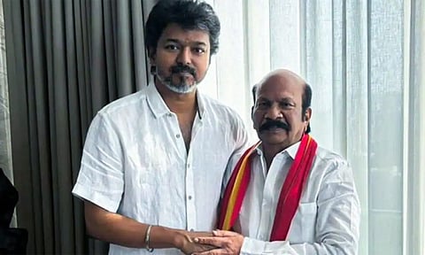 த.வெ.க. எம்.எல்.ஏ. வி.எஸ். பாபுவுக்கு சுவாசக் கருவி உதவியுடன் சிகிச்சை: மருத்துவமனை அறிக்கை