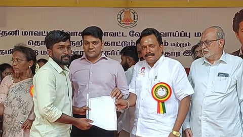 தேனியில் வேலைவாய்ப்பு முகாம்: நியமன ஆணை வழங்கிய கம்பம் எம்.எல்.ஏ. ஜெகநாத் மிஸ்ரா