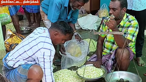 விநாயகர் சதுர்த்தியையொட்டி அதிகரித்த பூக்கள் விலை; திண்டுக்கலில் மல்லிகை கிலோ ரூ.1,500 வரை விற்பனை