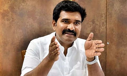 தமிழ்நாடு முழுவதும் நேற்றிரவு எங்கும் மின்தடையில்லை: மின்சாரத்துறை அமைச்சர் நிர்மல்குமார்