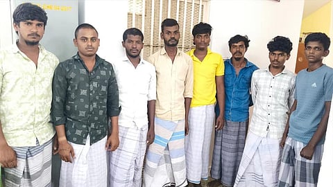 சிறையில் இருக்கும் சரித்திர பதிவேடு ரவுடியின் பிறந்த நாள் கொண்டாட்டம்: 8 பேர் கைது