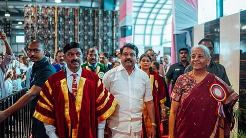 சென்னை எம்.ஜி.ஆர். பல்கலைக்கழக பட்டமளிப்பு விழாவில் மத்திய மந்திரி நிர்மலா சீதாராமன் - நயினார் நாகேந்திரன் மகிழச்சி