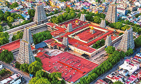 மீனாட்சி அம்மன் கோவில் கும்பாபிஷேகம்: விழாக்கோலம் பூண்ட மதுரை - குவியும் பக்தர்கள்