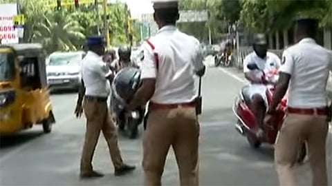 சென்னையில் போக்குவரத்து விதிமீறல்அபராதம் குறித்த தகவல்களைப் பெற 15 இடங்களில் சிறப்பு மையங்கள்
