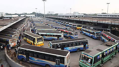 வார விடுமுறை; தமிழகம் முழுவதும் 2 ஆயிரத்து 655 சிறப்பு பஸ்கள் இயக்க போக்குவரத்து கழகம் முடிவு