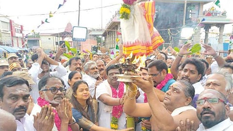கார்த்திகை தீபவிழாவுக்கு பந்தல்கால்