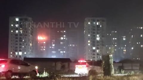 அடுக்குமாடி குடியிருப்பில் பயங்கர தீ விபத்து