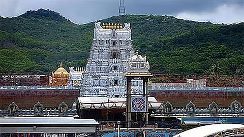 திருப்பதியில் இந்து தர்மார்த்த சமிதி சார்பில் திருக்குடைகள் சமர்ப்பிப்பு - ஆர்.ஆர்.கோபால்ஜி வழங்கினார்