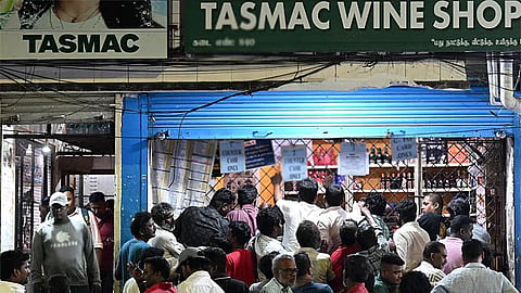 மது பிரியர்களுக்கு அதிர்ச்சி செய்தி: ரூ.500-க்கு மேல் ரொக்கம் கொடுத்து சரக்கு வாங்க முடியாது
