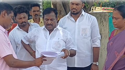 மதுரை அருகே காலை உணவு திட்ட கூடத்தில் லட்சக்கணக்கில் முறைகேடு? தவெக எம்.எல்.ஏ. ஆய்வு