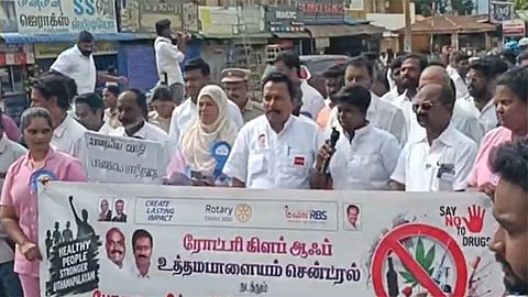 தேனியில் போதை ஒழிப்பு விழிப்புணர்வு பேரணி - ஜெகநாத் மிஸ்ரா எம்.எல்.ஏ. தொடங்கி வைத்தார்