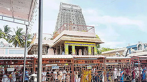 வார விடுமுறை: திருவண்ணாமலையில் 3 மணி நேரம் காத்திருந்து பக்தர்கள் தரிசனம்