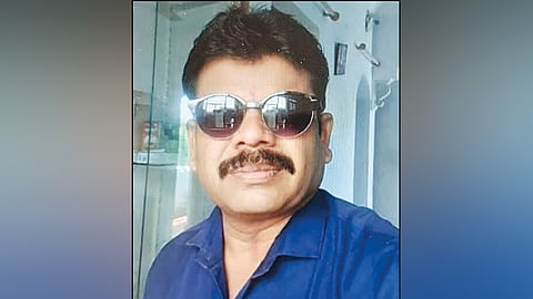 போக்சோ வழக்கில் கைதான ஆசிரியர் போலீஸ் சூப்பிரண்டு அலுவலக 3-வது மாடியில் இருந்து குதித்து தற்கொலை
