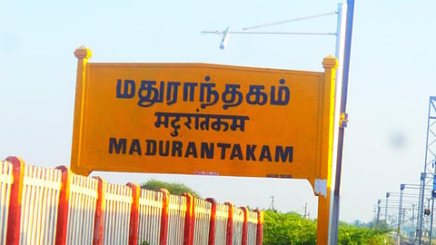 மதுராந்தகம் இடைத்தேர்தல்: பொதுமக்கள் எதிர்ப்பால் வேட்பாளர்களுக்கு கூடுதல் பாதுகாப்பு