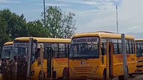 ராசாம்பாளையம் சுங்கச்சாவடியில் தனியார் கல்வி நிறுவன வாகனக் கட்டணம் ரூ.9,160 ஆக உயர்வு.