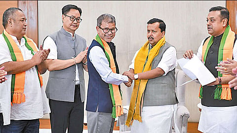 மேகாலயாவில் ஐக்கிய ஜனநாயக கட்சியில் இருந்து விலகி பாஜகவில் இணைந்த 8 எம்.எல்.ஏ.க்கள்