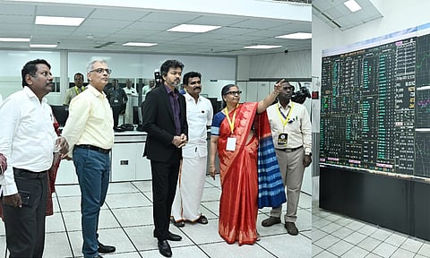 மின் துறையில் தன்னிறைவு பெற்ற மாநிலமாக உருவாக்க வேண்டும்: முதல்-அமைச்சர் விஜய் அறிவுறுத்தல்