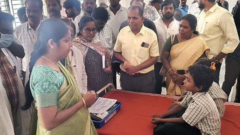 திருவள்ளூர் மாவட்டம் கொட்டையூர் கிராமத்தில் உள்ள அரசு பள்ளியில் பல்லி விழுந்த உணவை சாப்பிட்ட மாணவர்கள் மயக்கம், மருத்துவமனையில் அனுமதி