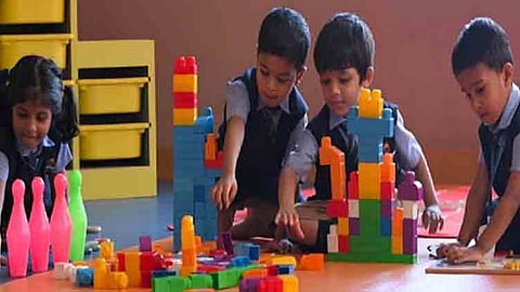 2 வயது குழந்தைக்கு ஸ்கூல் பீஸ் ரூ1.5 லட்சம்... இணையத்தில் கொந்தளிக்கும் பெற்றோர்.