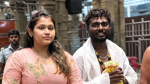 திருச்செந்தூர் சுப்பிரமணியசுவாமி கோவிலில் இயக்குநர் அட்லி சாமி தரிசனம்