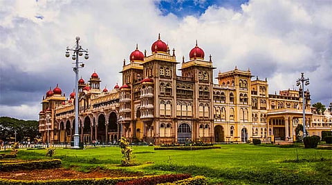 தசரா விழா: மைசூரு அரண்மனையை பார்வையிட சுற்றுலா பயணிகளுக்கு 5 நாட்கள் தடை