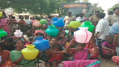 நைனா குப்பம் கிராமத்தில் குடிநீர் தட்டுப்பாடு.
