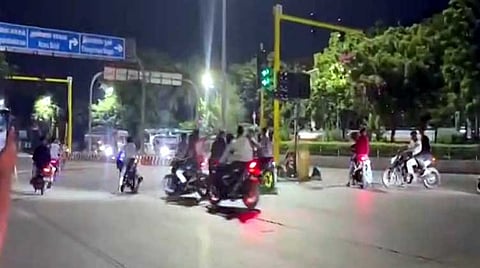 சென்னை அண்ணா சாலையில் பைக் சாகசம் - மேலும் 5 பேர் கைது