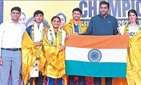 ஆசிய போட்டியில் பதக்கம் வென்றவர்களுக்கு விருந்தளிக்கும் முதல்-அமைச்சர் விஜய்