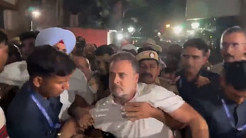 தலைமை தேர்தல் ஆணையருக்கு எதிராக போராட்டம்: ராகுல் காந்தி கைது