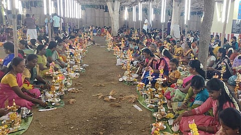 கழுகுமலை அருகே வானரமுட்டி கெண்டியாரம்மன் கோவில் கொடை விழா, திருவிளக்கு பூஜை