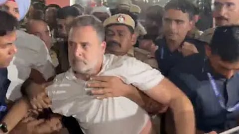ராகுல் காந்தி கைதுக்கு த.வெ.க. கண்டனம்