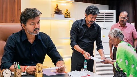 பெரம்பூர் எம்.எல்.ஏ. அலுவலகத்தில் விஜய் ஆய்வு: மக்களின் குறைகளை கேட்டறிந்தார்