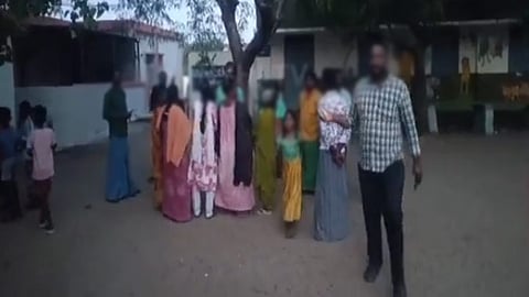 அரசுப் பள்ளியின் குடிநீர் தொட்டியில் மனிதக்கழிவு கலந்ததாக புகார்: அதிகாரிகள் ஆய்வு