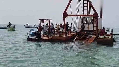 தூத்துக்குடியில் கடல்நீரை நன்னீராக்கும் திட்டத்திற்கு எதிர்ப்பு: மீனவர்கள் போராட்டம்