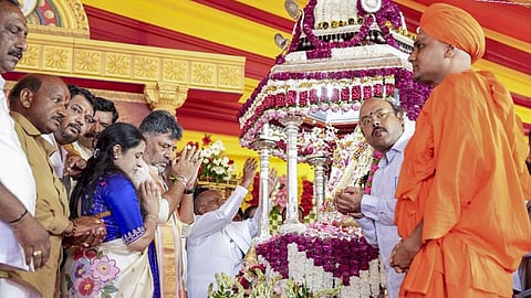 மைசூரு தசரா திருவிழா தொடங்கியது, துவக்க விழாவில் முதல்-மந்திரி டிகே சிவக்குமார் பங்கேற்பு