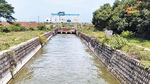 சென்னை மக்களின் குடிநீர் தேவைக்காக பூண்டி ஏரியில் இருந்து தண்ணீர் திறப்பு