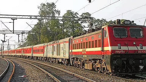 திருச்சி வழியாக செல்லும் ரெயில்களின் சேவையில் மாற்றம்