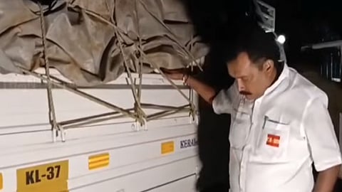 குமுளி மலைச்சாலையில் நள்ளிரவில் கம்பம் எம்.எல்.ஏ. அதிரடி வாகனச் சோதனை.