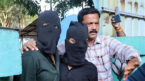 மராட்டியத்தில் பயங்கரம்