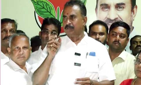 அதிமுக ஆட்சிக்கு வரும் பிரிந்து சென்றவர்கள் அனைவரும் ஒருங்கிணைக்க வேண்டும் - எஸ்.பி வேலுமணி